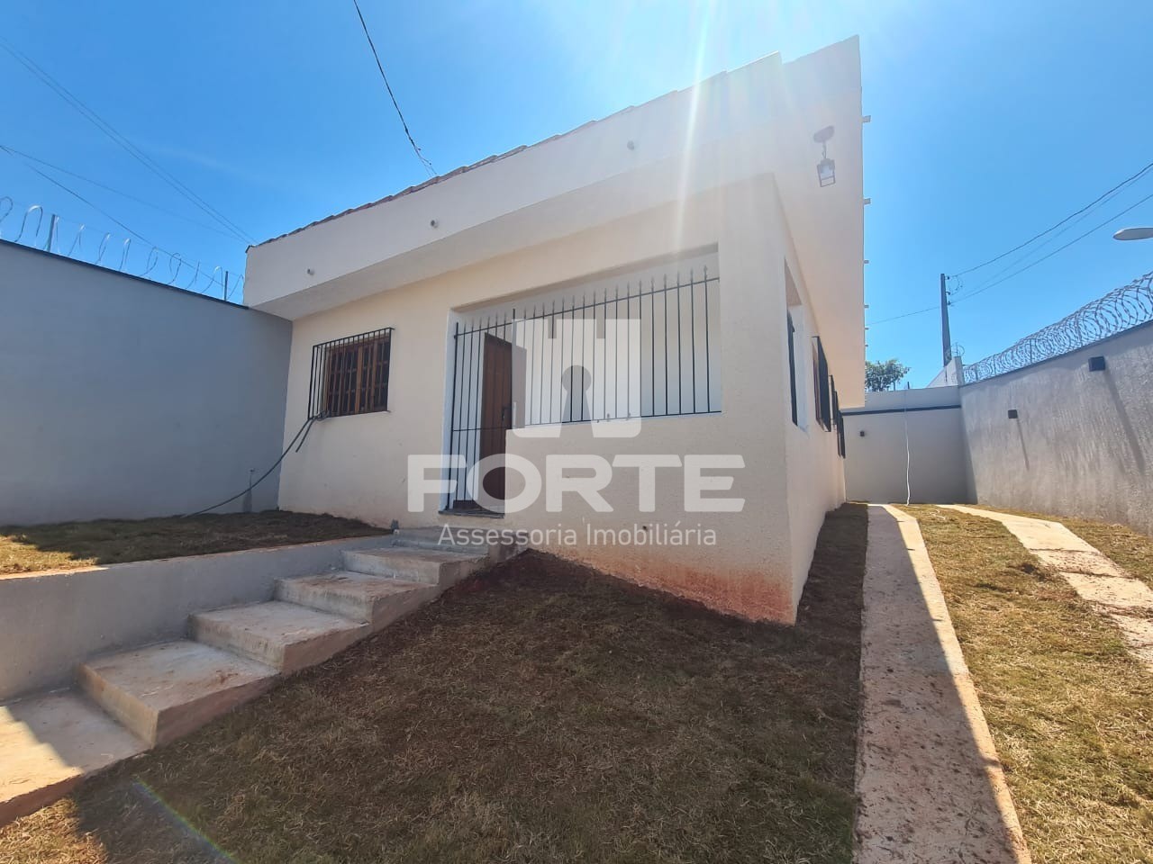 Casa à venda com 2 quartos, 70m² - Foto 2