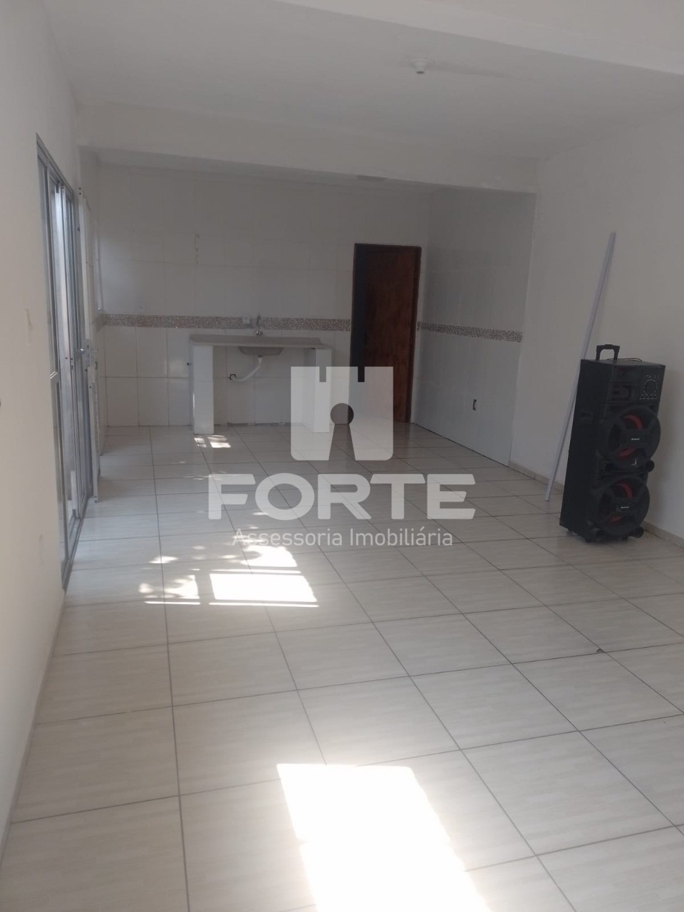 Casa à venda com 3 quartos, 100m² - Foto 2