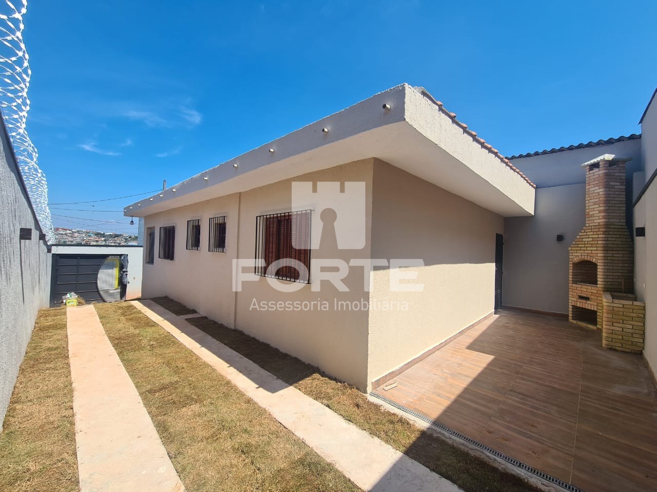 Casa à venda com 2 quartos, 70m² - Foto 1