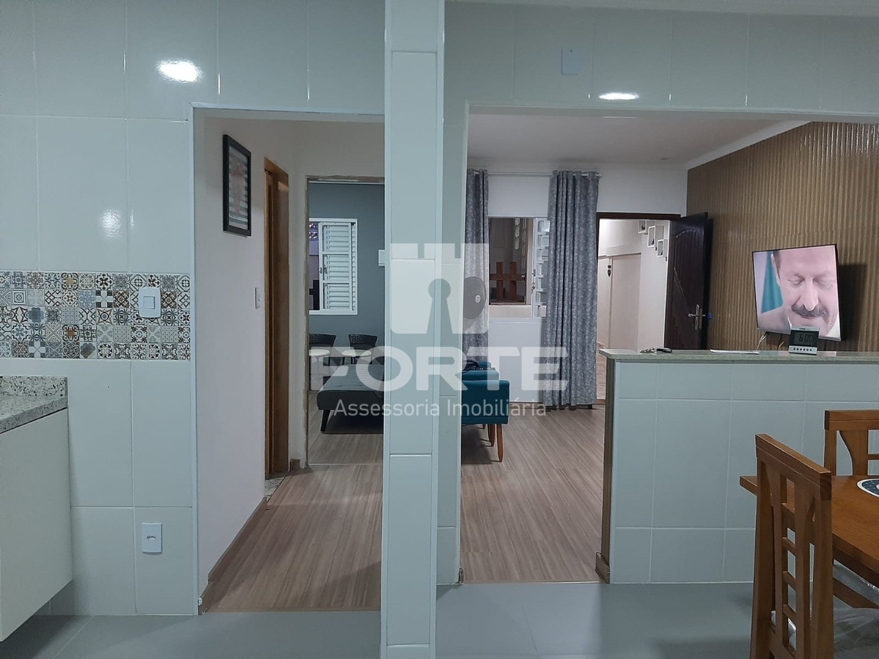 Casa à venda com 4 quartos, 121m² - Foto 4