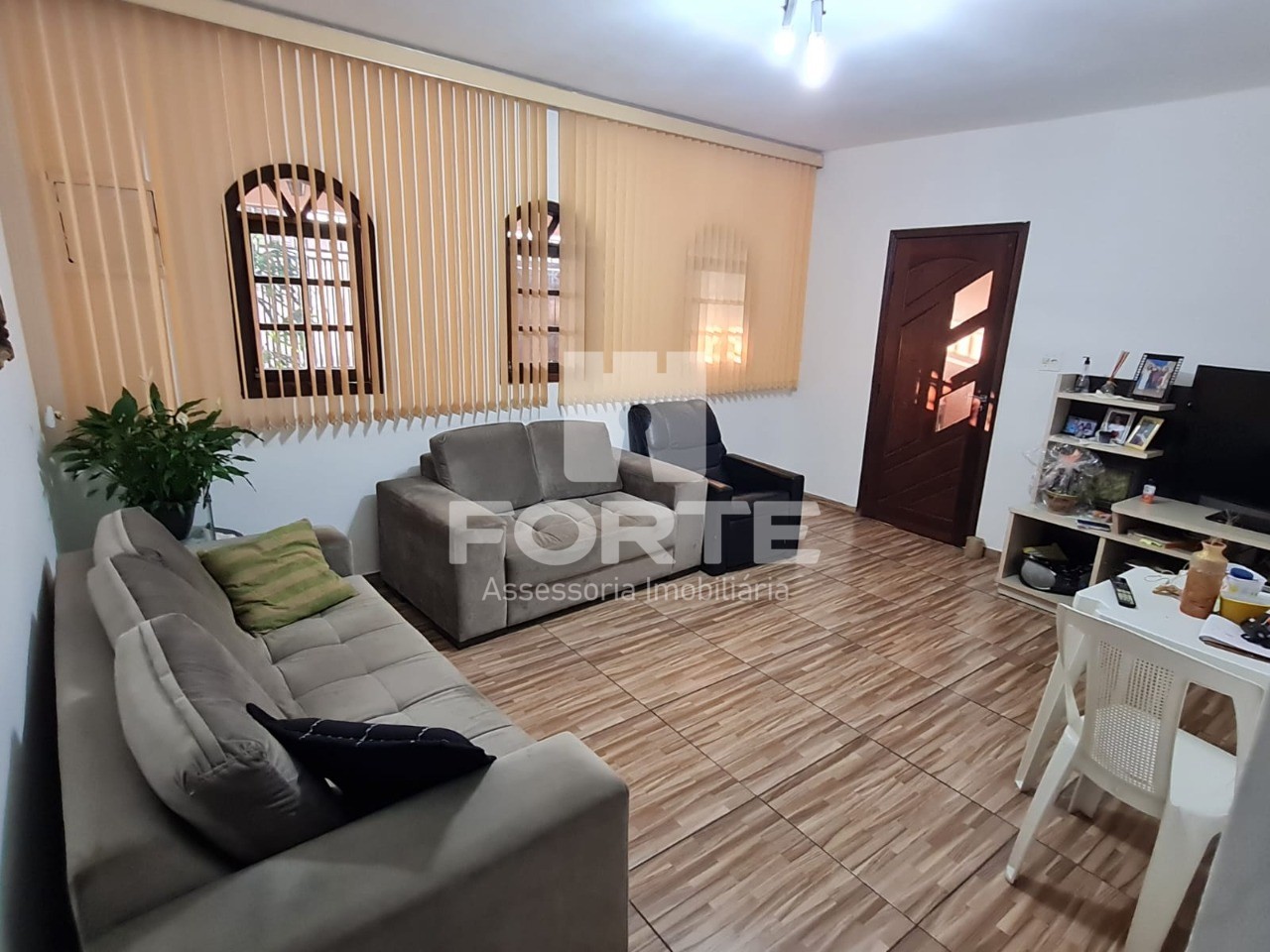 Casa à venda com 5 quartos, 150m² - Foto 1