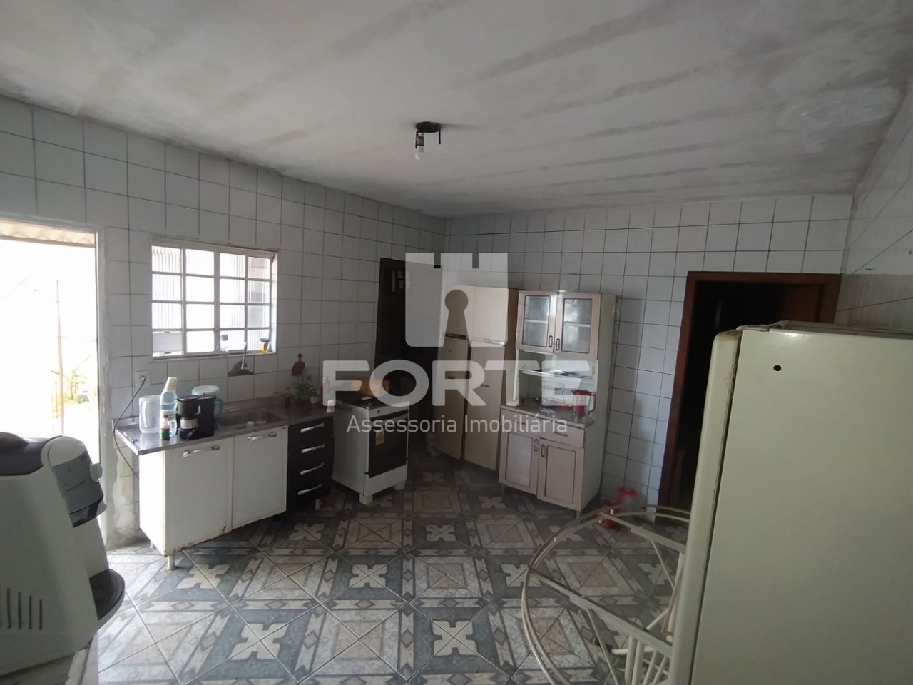 Casa à venda com 2 quartos, 100m² - Foto 1