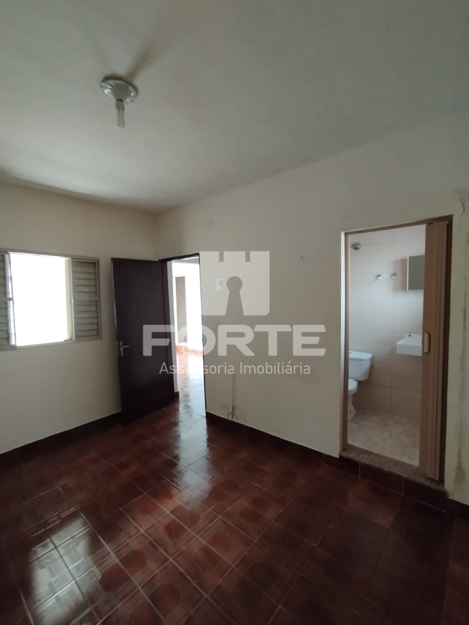 Casa à venda com 4 quartos, 250m² - Foto 2