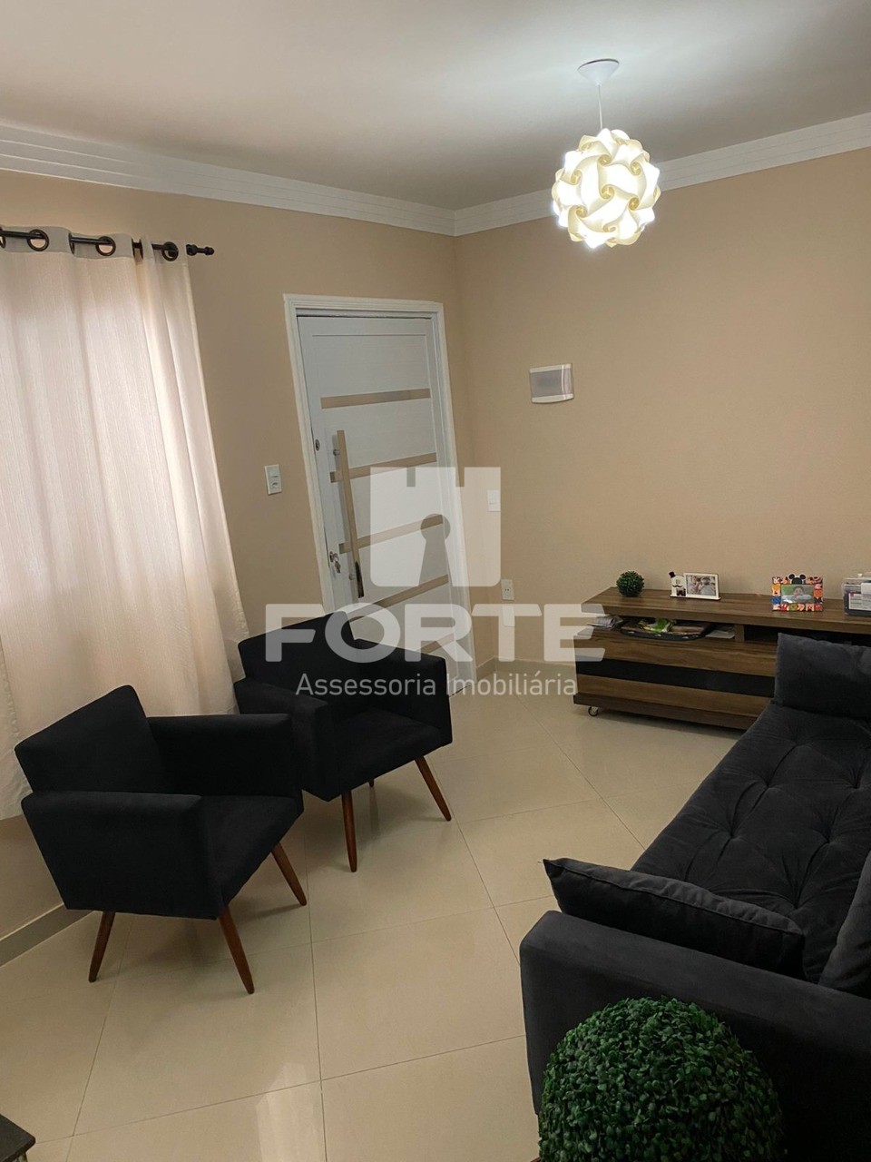 Casa à venda com 3 quartos, 190m² - Foto 1