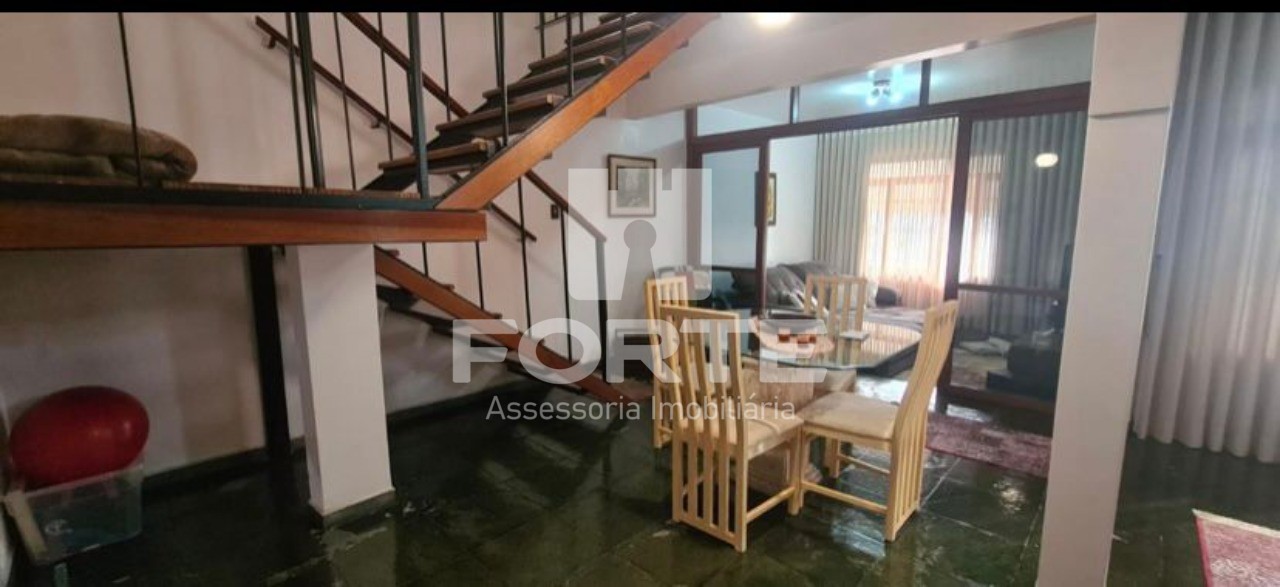 Casa à venda com 4 quartos, 320m² - Foto 3