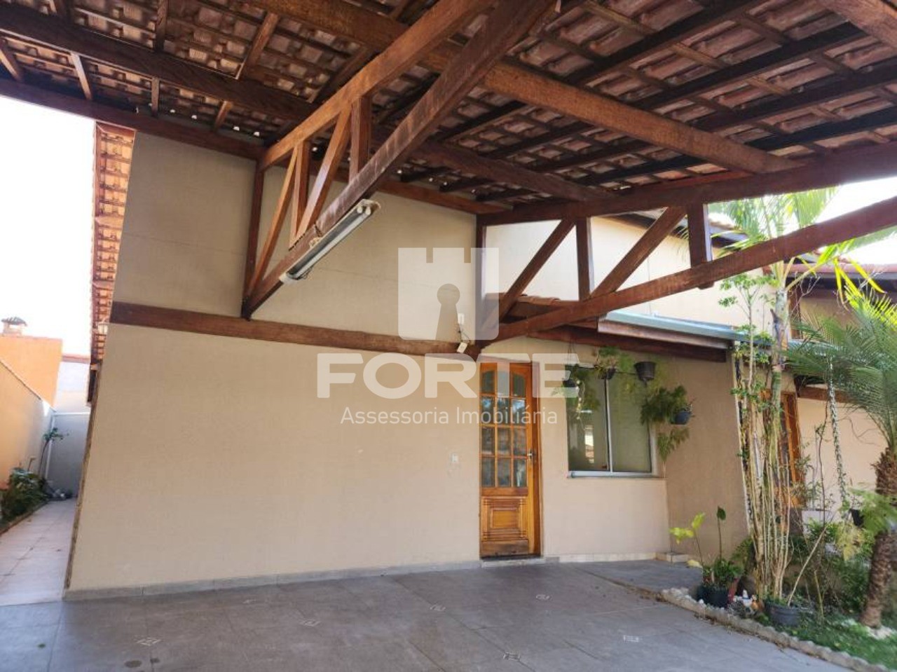 Casa à venda com 3 quartos, 70m² - Foto 1