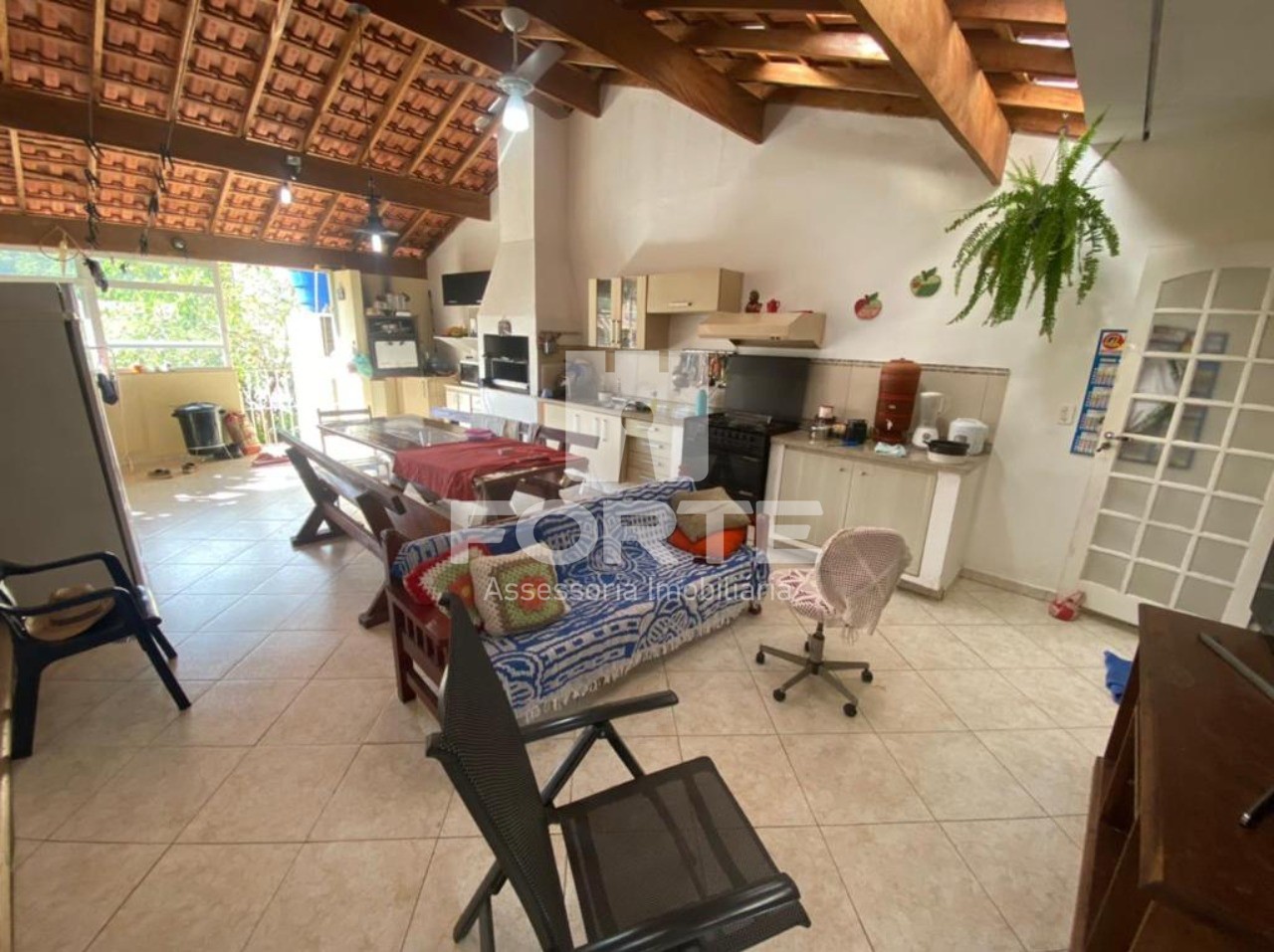 Casa à venda com 3 quartos, 360m² - Foto 1