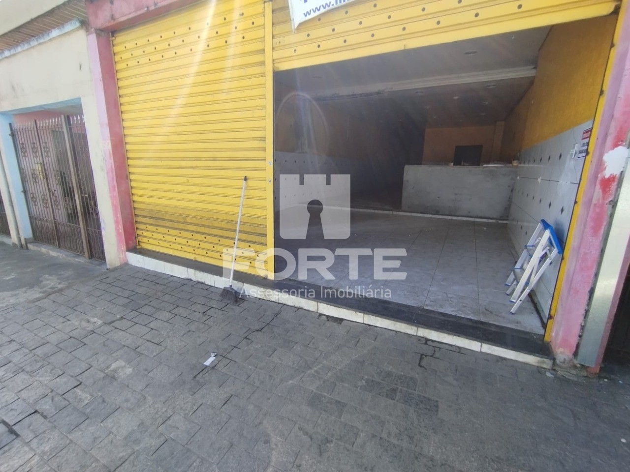 Loja-Salão para alugar, 240m² - Foto 1