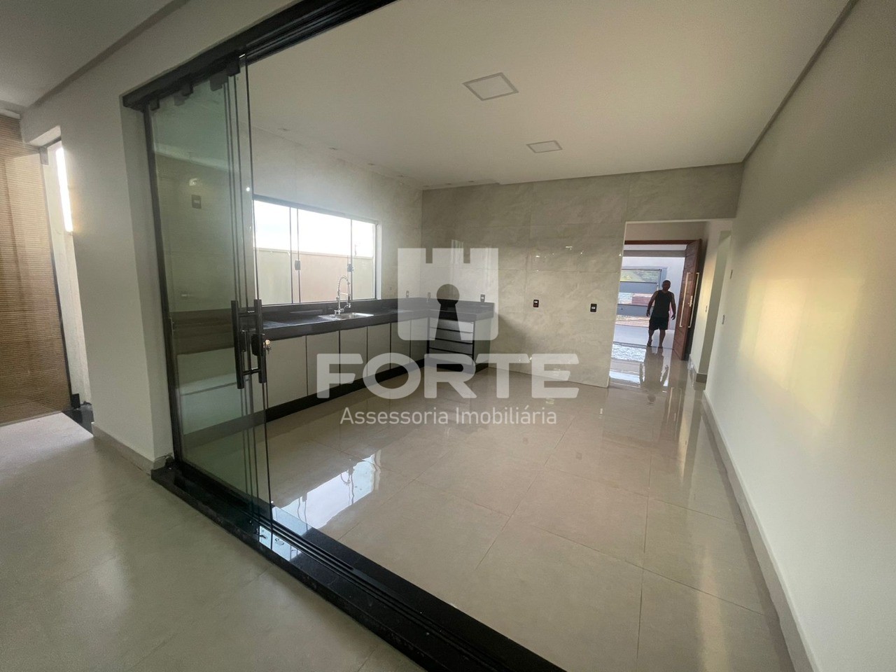 Casa à venda com 3 quartos, 300m² - Foto 2