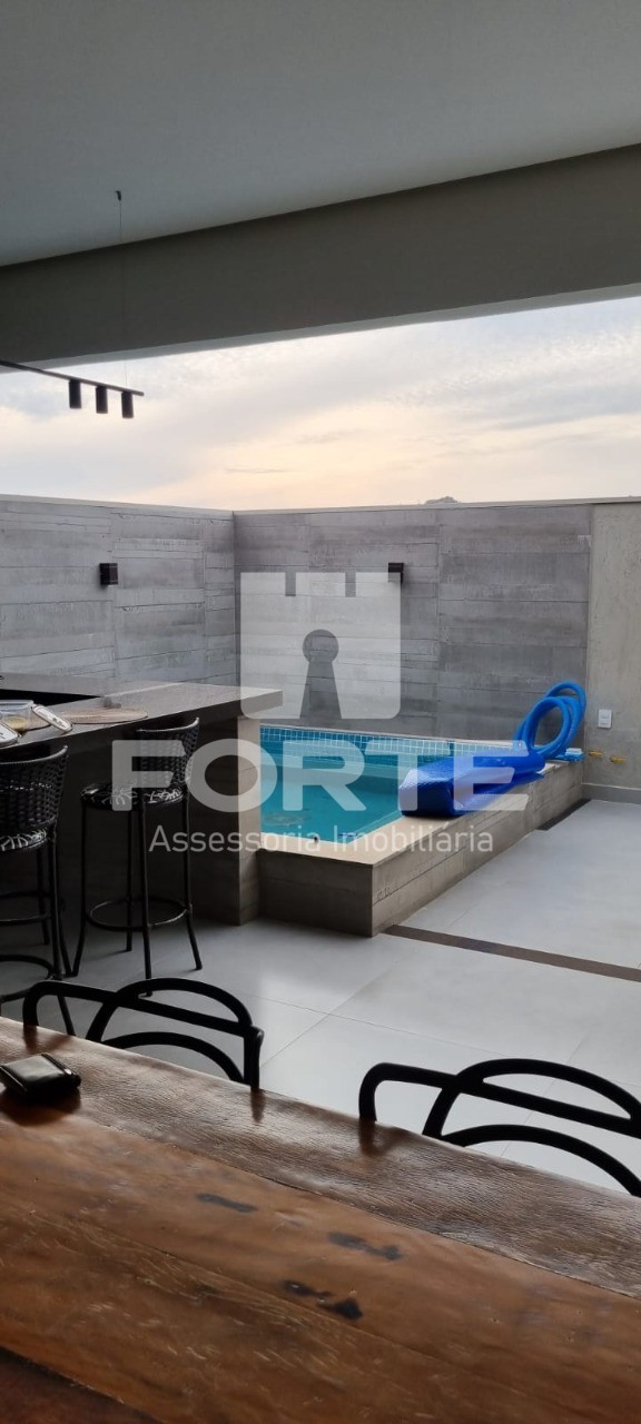 Casa à venda com 3 quartos, 300m² - Foto 1