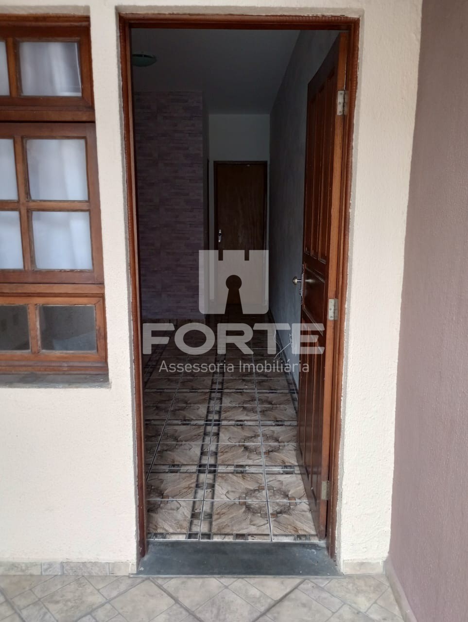 Casa à venda com 2 quartos, 50m² - Foto 2