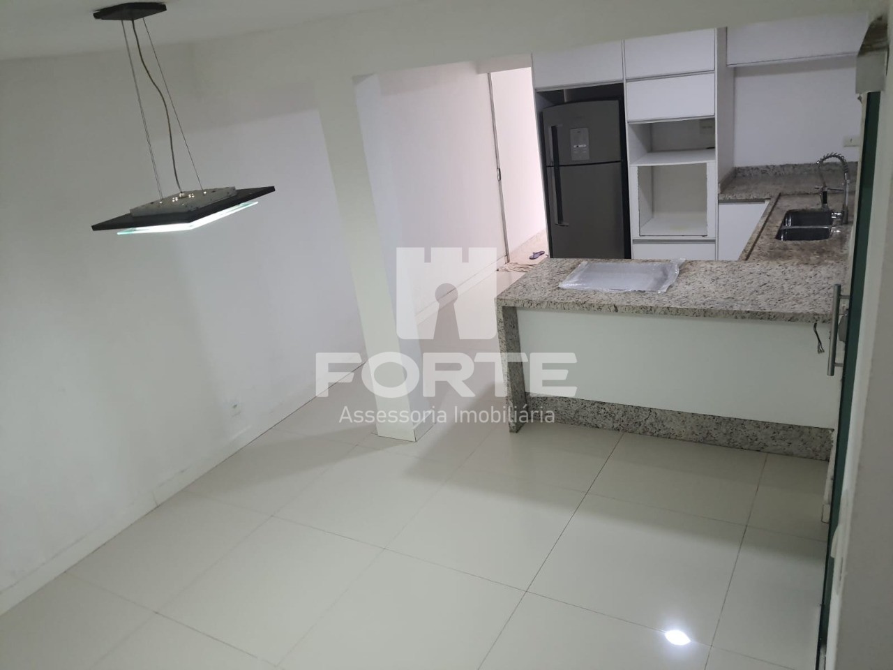 Casa à venda com 2 quartos, 120m² - Foto 1