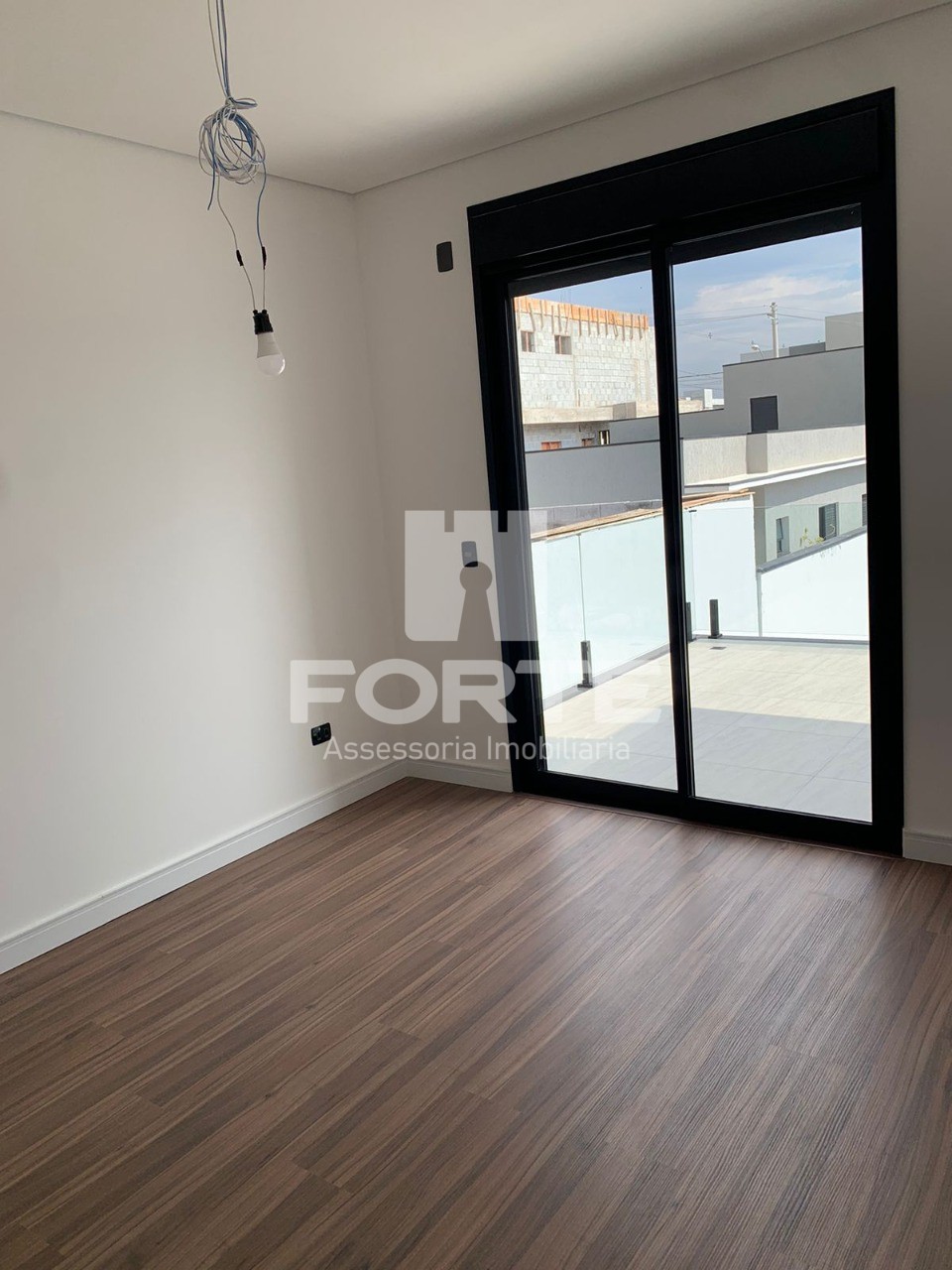 Casa à venda com 4 quartos, 280m² - Foto 2