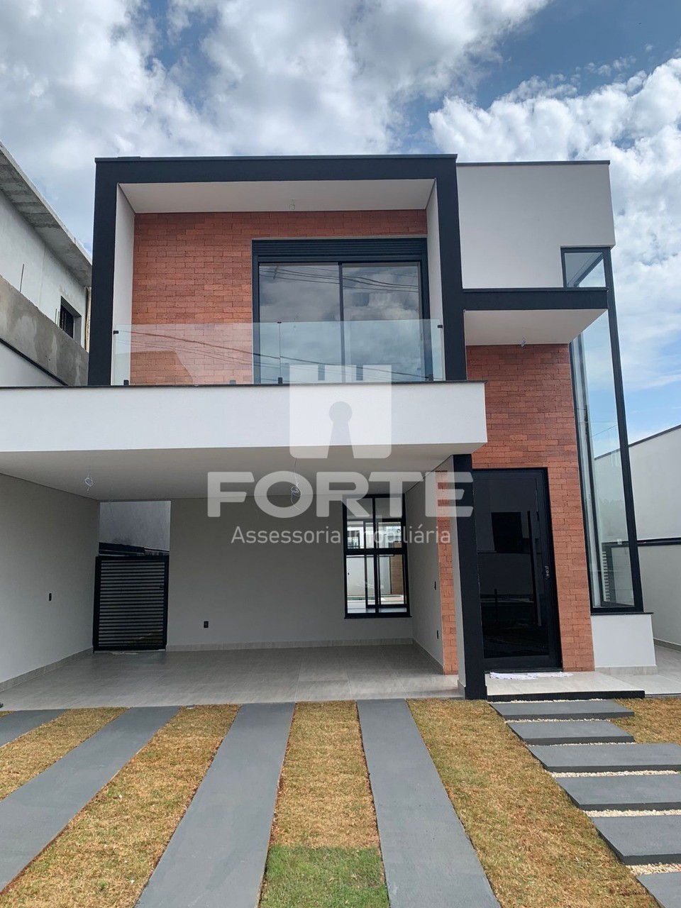 Casa à venda com 4 quartos, 280m² - Foto 1