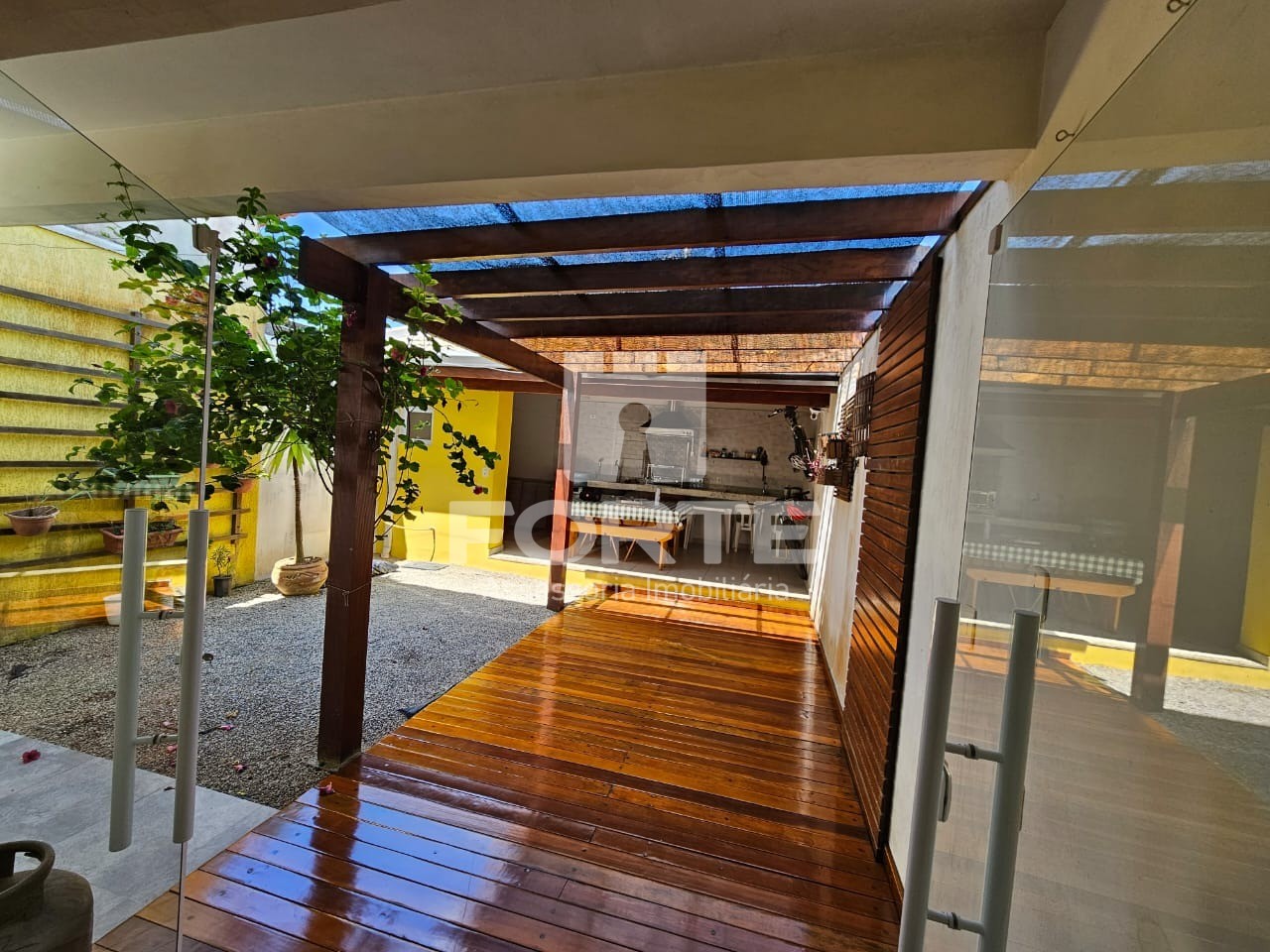 Casa à venda com 3 quartos, 200m² - Foto 8