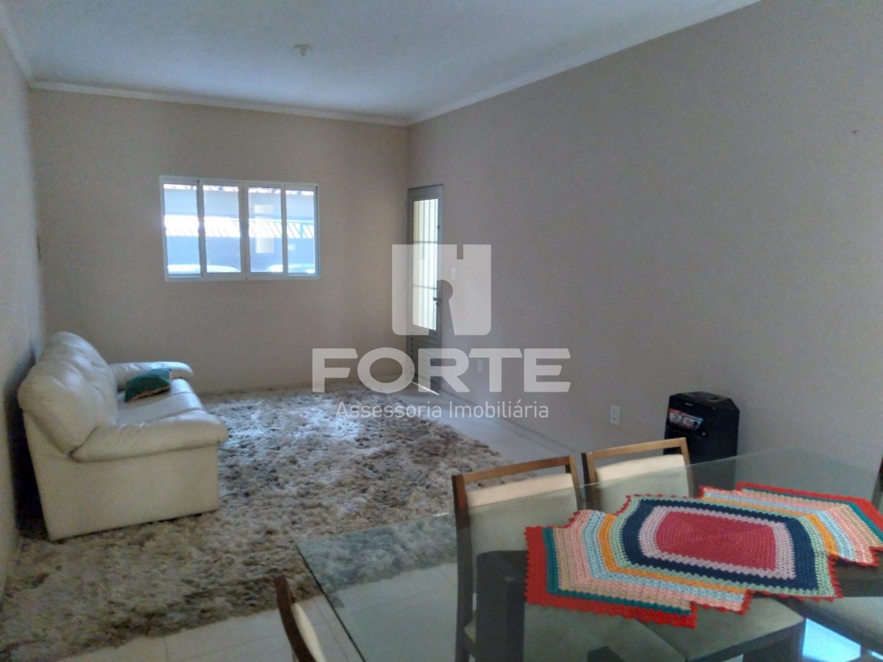 Casa à venda com 4 quartos, 190m² - Foto 1