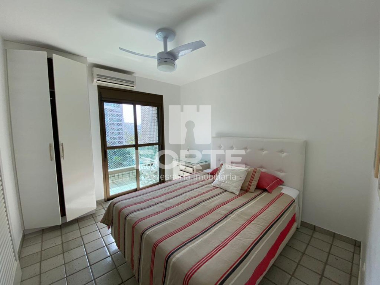 Apartamento à venda com 4 quartos, 236m² - Foto 12