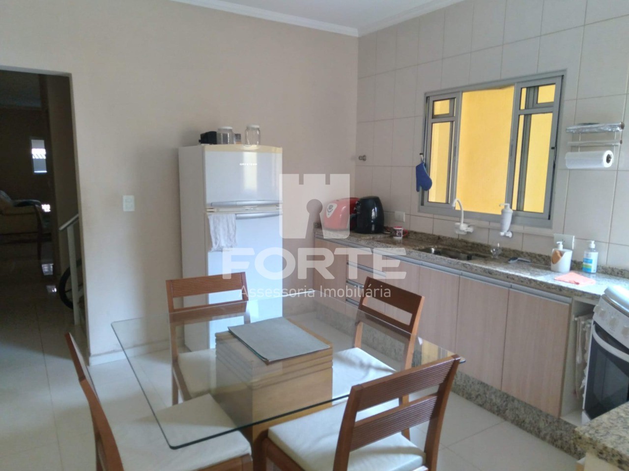 Casa à venda com 4 quartos, 190m² - Foto 2