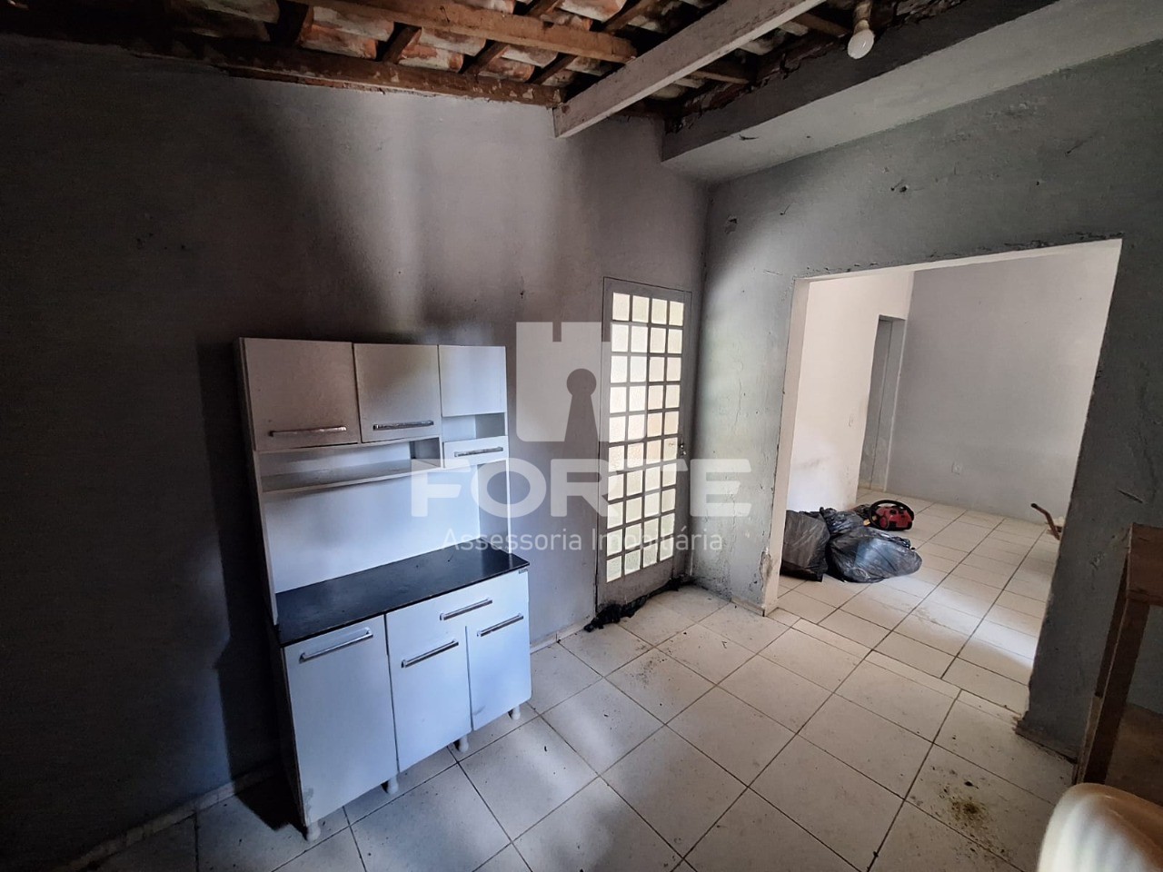 Casa à venda com 2 quartos, 194m² - Foto 4