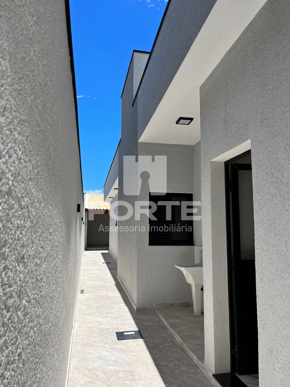 Casa à venda com 3 quartos, 168m² - Foto 1