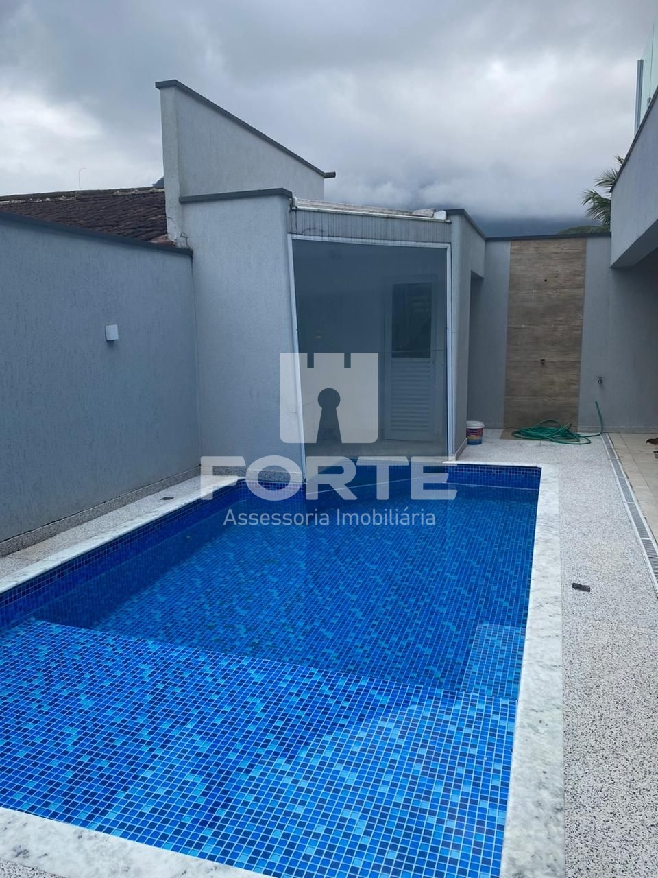 Casa à venda com 3 quartos, 195m² - Foto 2