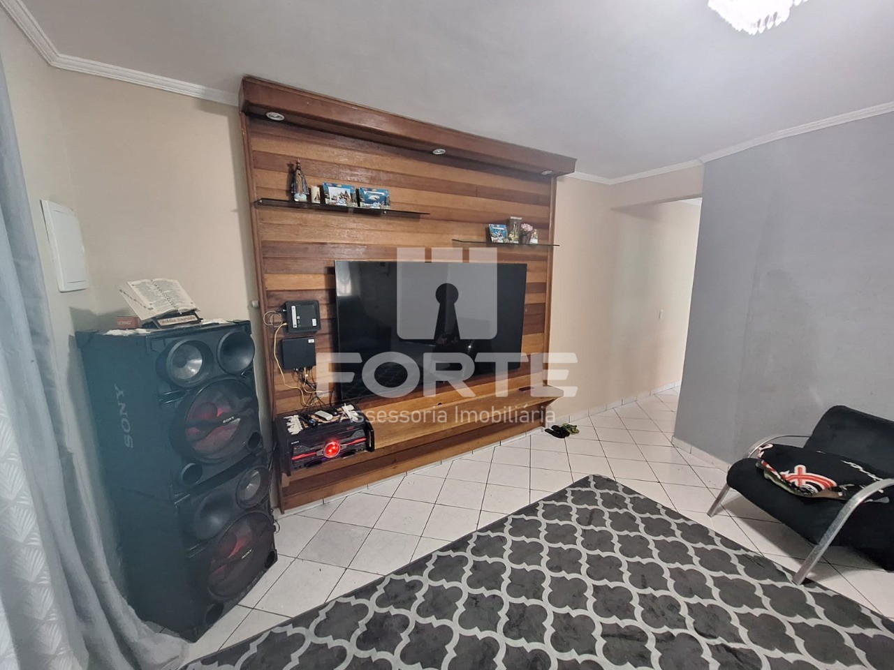 Casa à venda com 3 quartos, 248m² - Foto 2