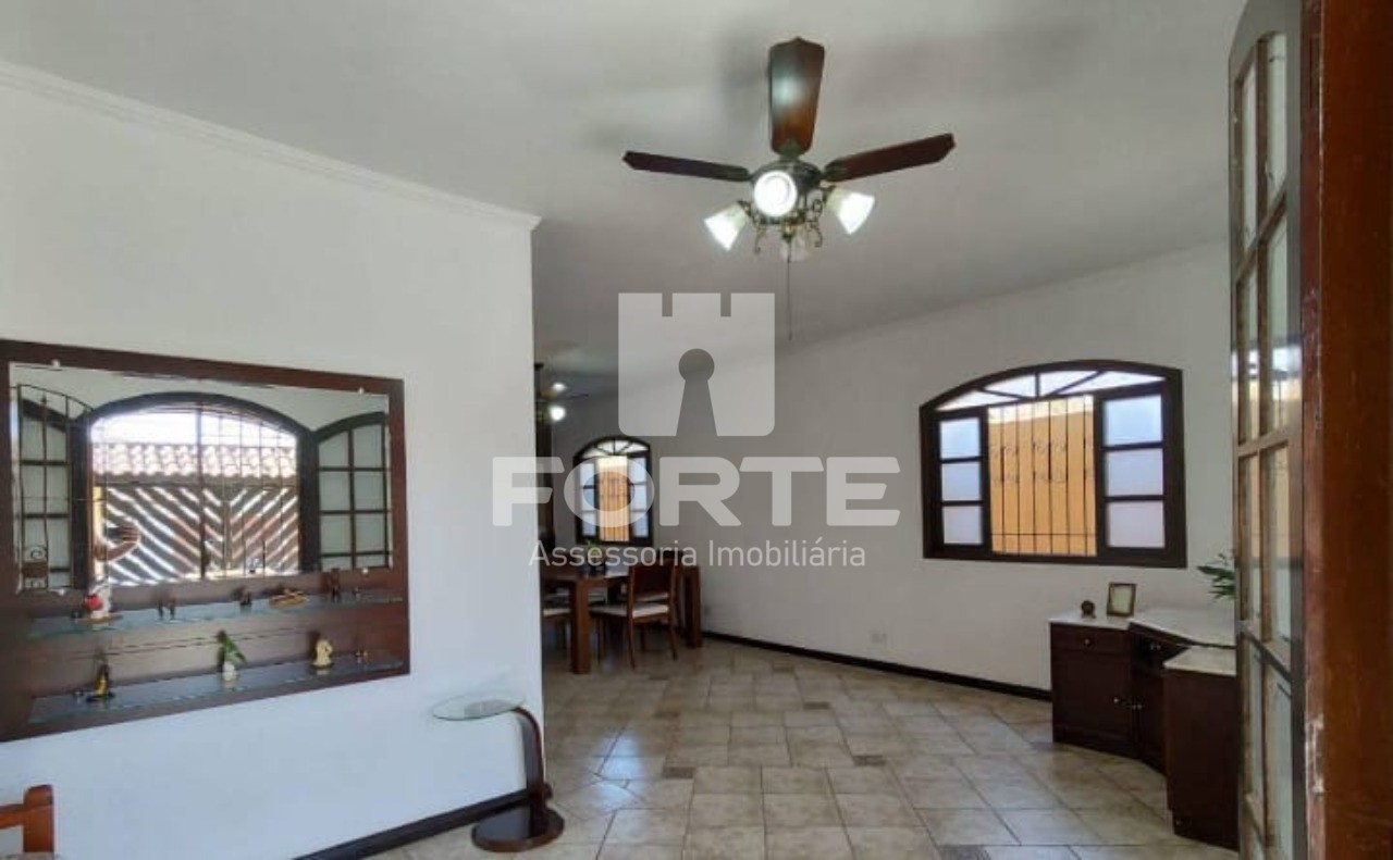 Casa à venda com 3 quartos, 189m² - Foto 4