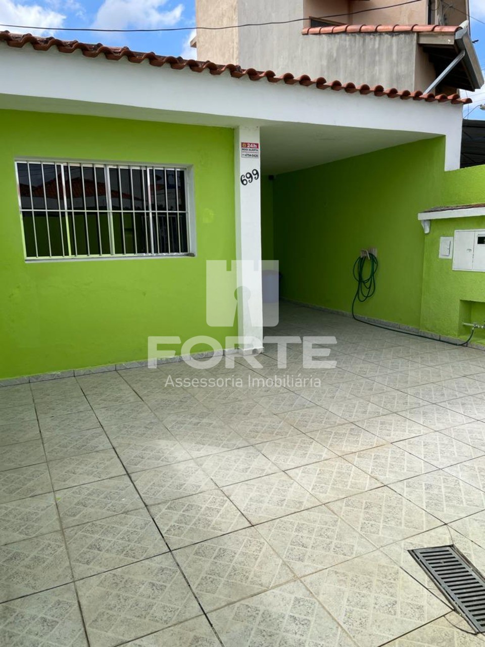 Casa à venda com 2 quartos, 80m² - Foto 1