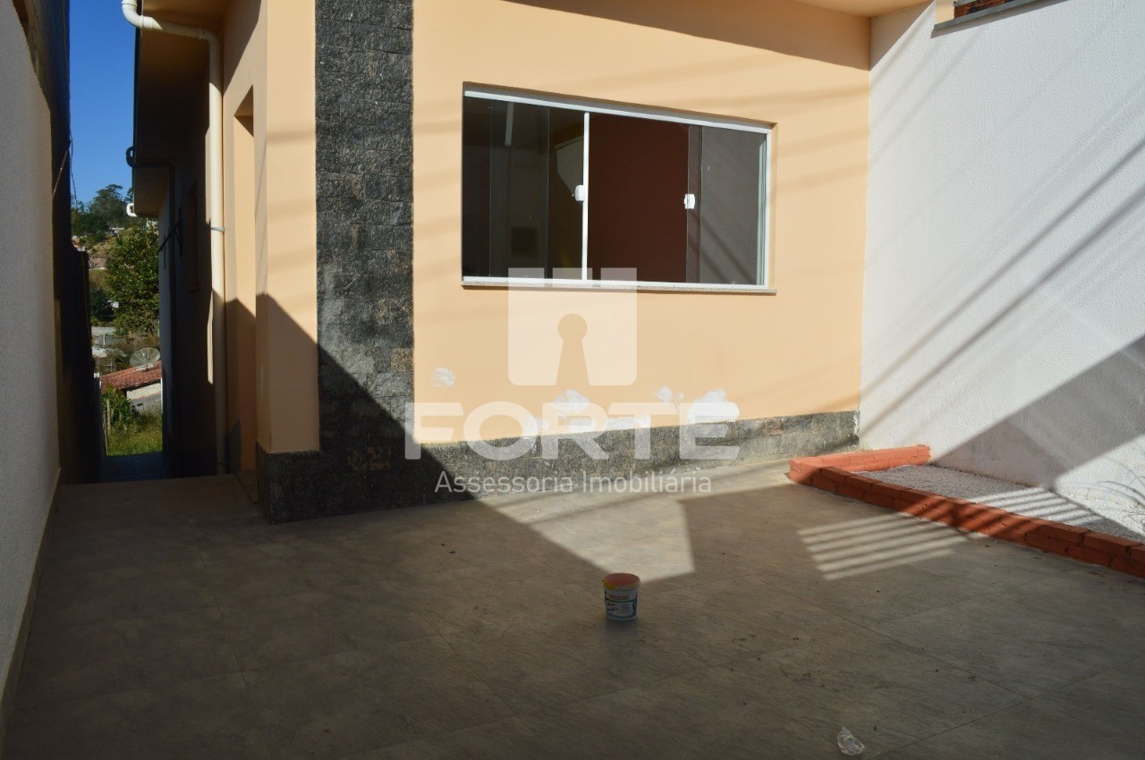 Casa à venda com 2 quartos, 89m² - Foto 1