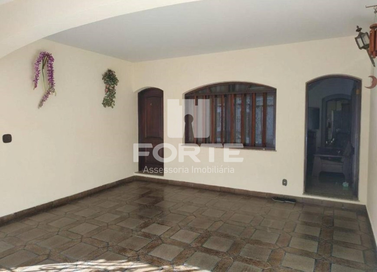 Casa à venda com 3 quartos, 194m² - Foto 1