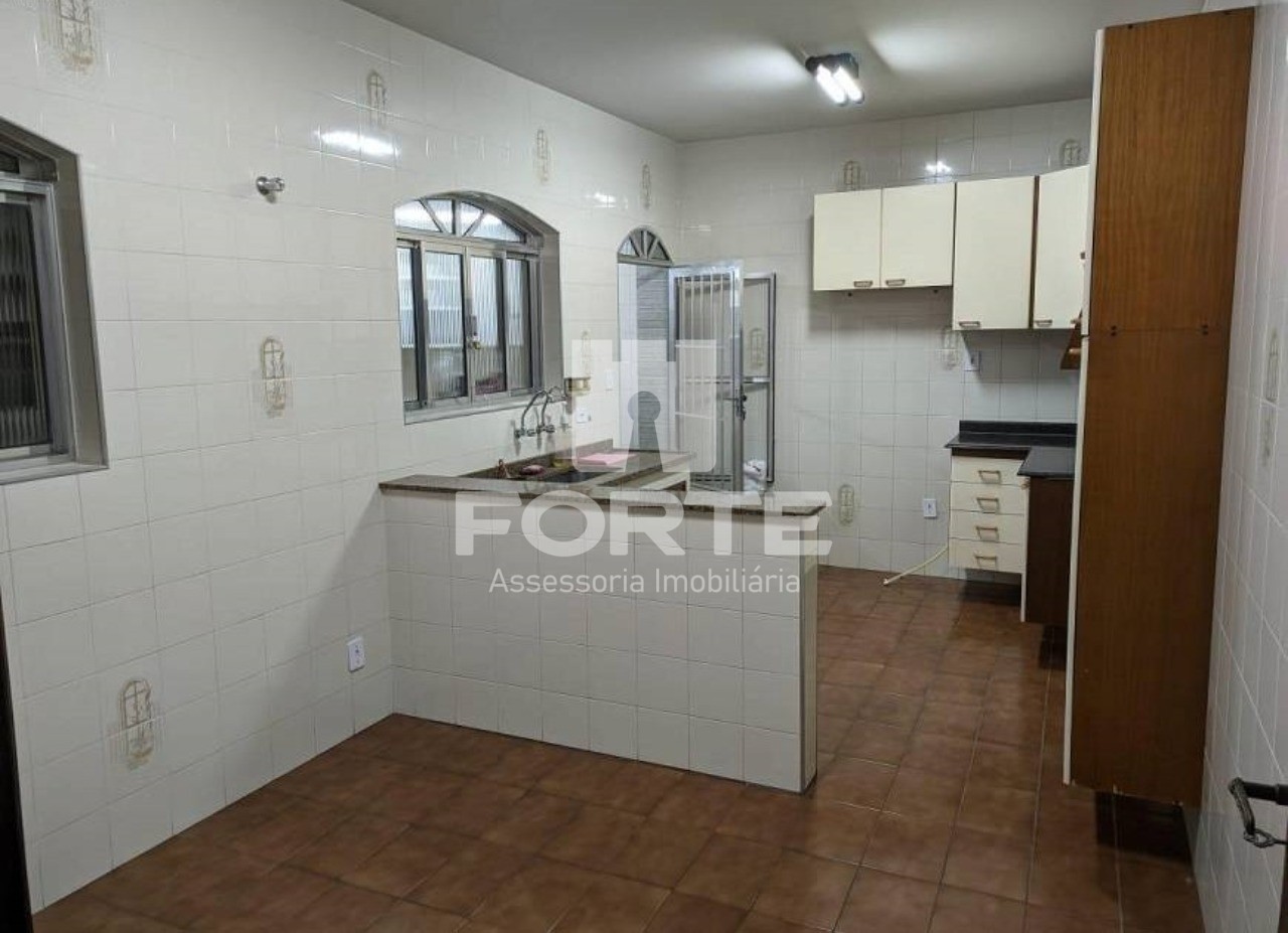 Casa à venda com 3 quartos, 194m² - Foto 4