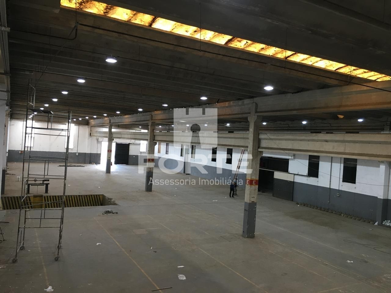 Depósito-Galpão-Armazém à venda e aluguel, 2550m² - Foto 2