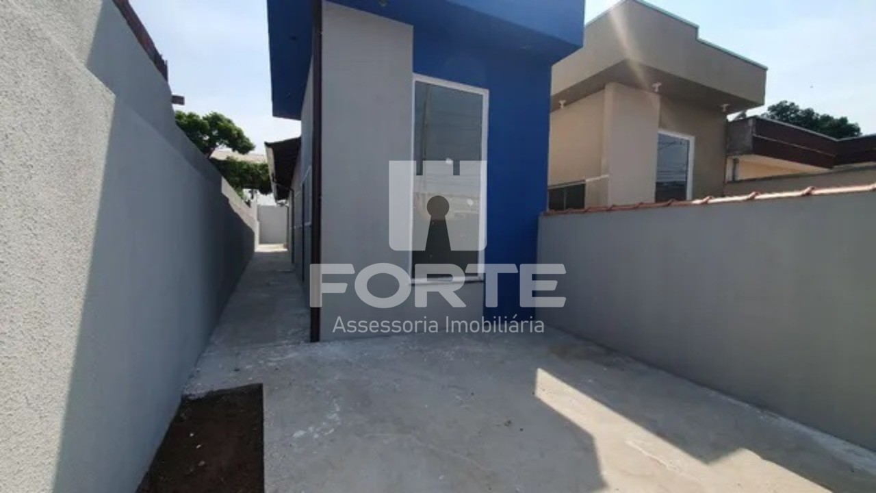 Casa à venda com 2 quartos, 65m² - Foto 1