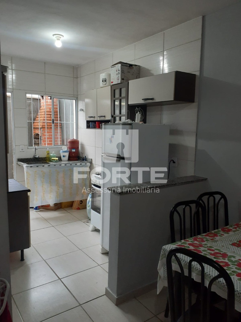 Casa à venda com 2 quartos, 54m² - Foto 2