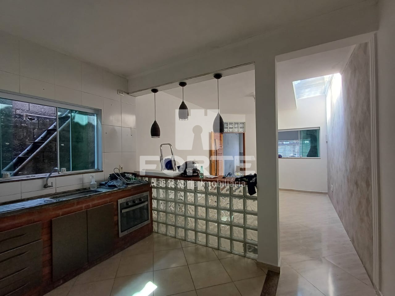 Casa à venda com 2 quartos, 125m² - Foto 1