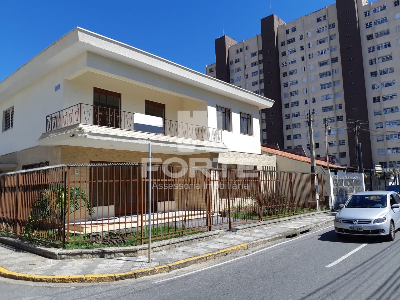 Casa à venda e aluguel com 10 quartos, 424m² - Foto 1