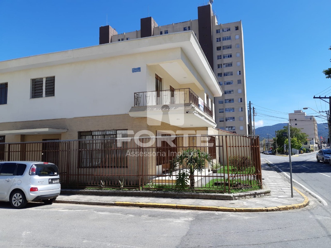 Casa à venda e aluguel com 10 quartos, 424m² - Foto 2