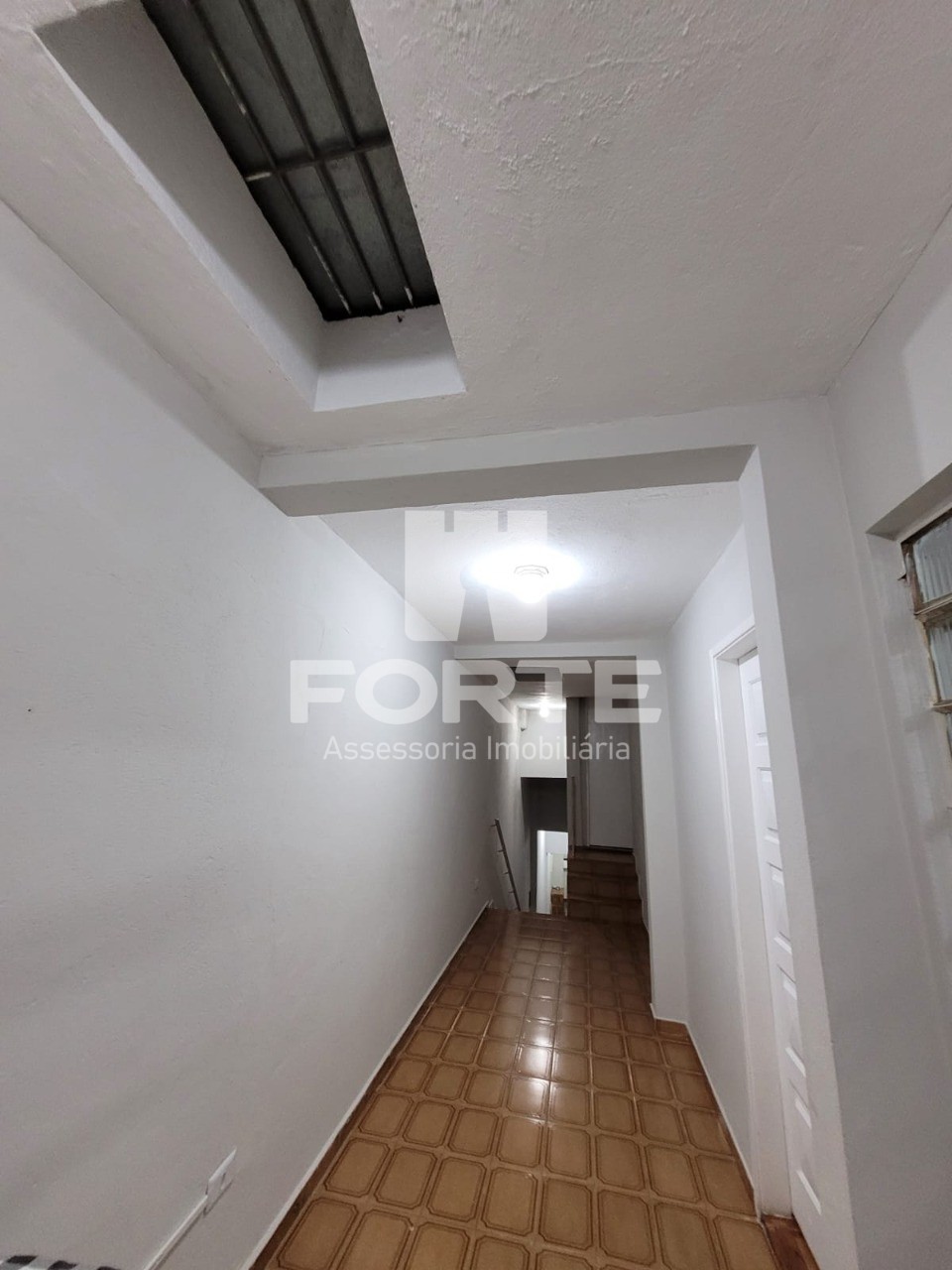 Casa à venda com 4 quartos, 200m² - Foto 2