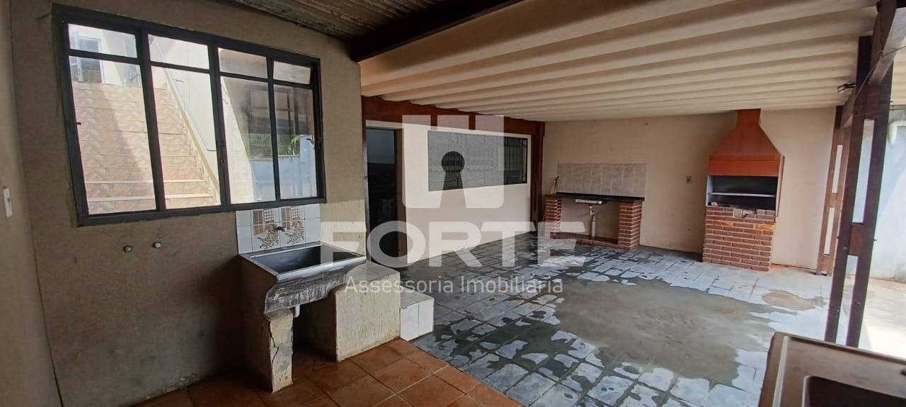 Casa à venda com 3 quartos, 420m² - Foto 2