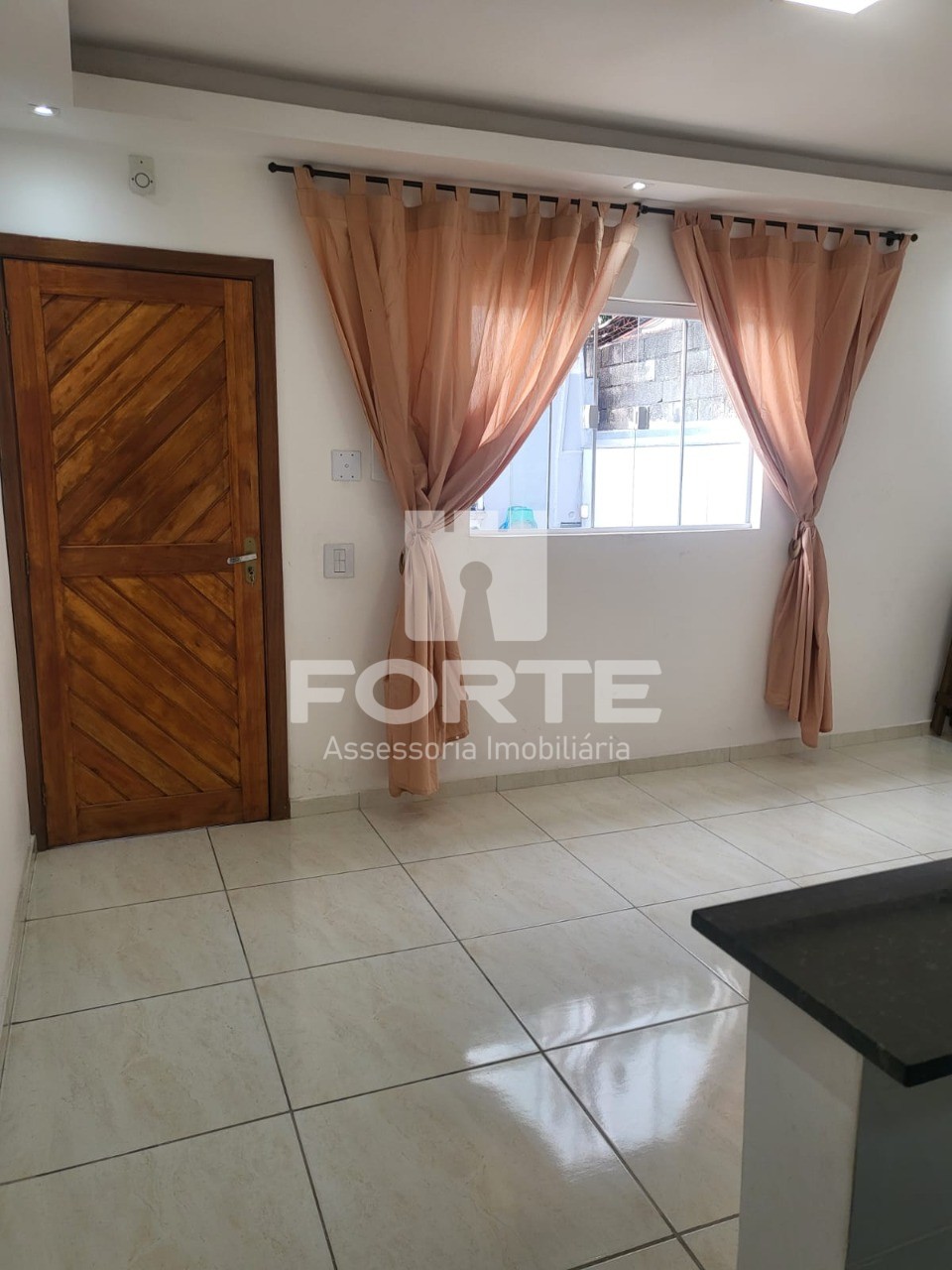 Casa à venda com 2 quartos, 68m² - Foto 2