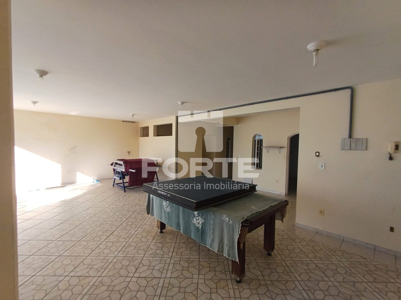 Casa à venda com 7 quartos, 309m² - Foto 2