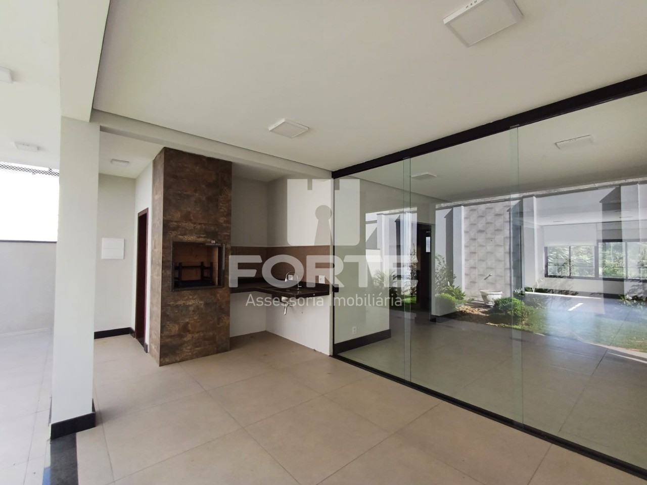 Casa à venda e aluguel com 3 quartos, 180m² - Foto 1