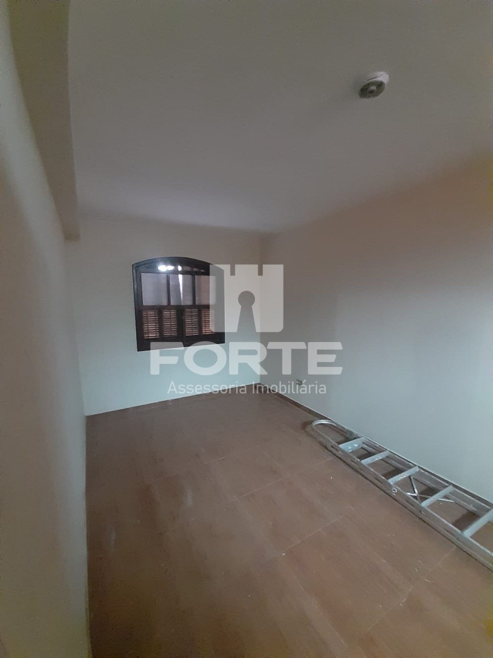 Casa à venda com 3 quartos, 200m² - Foto 1