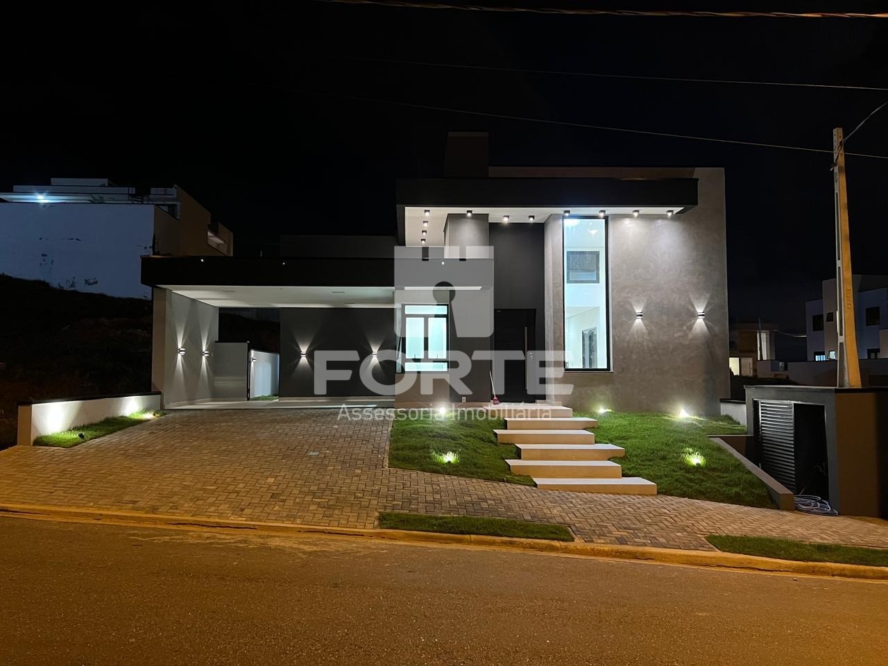 Casa à venda com 3 quartos, 183m² - Foto 1