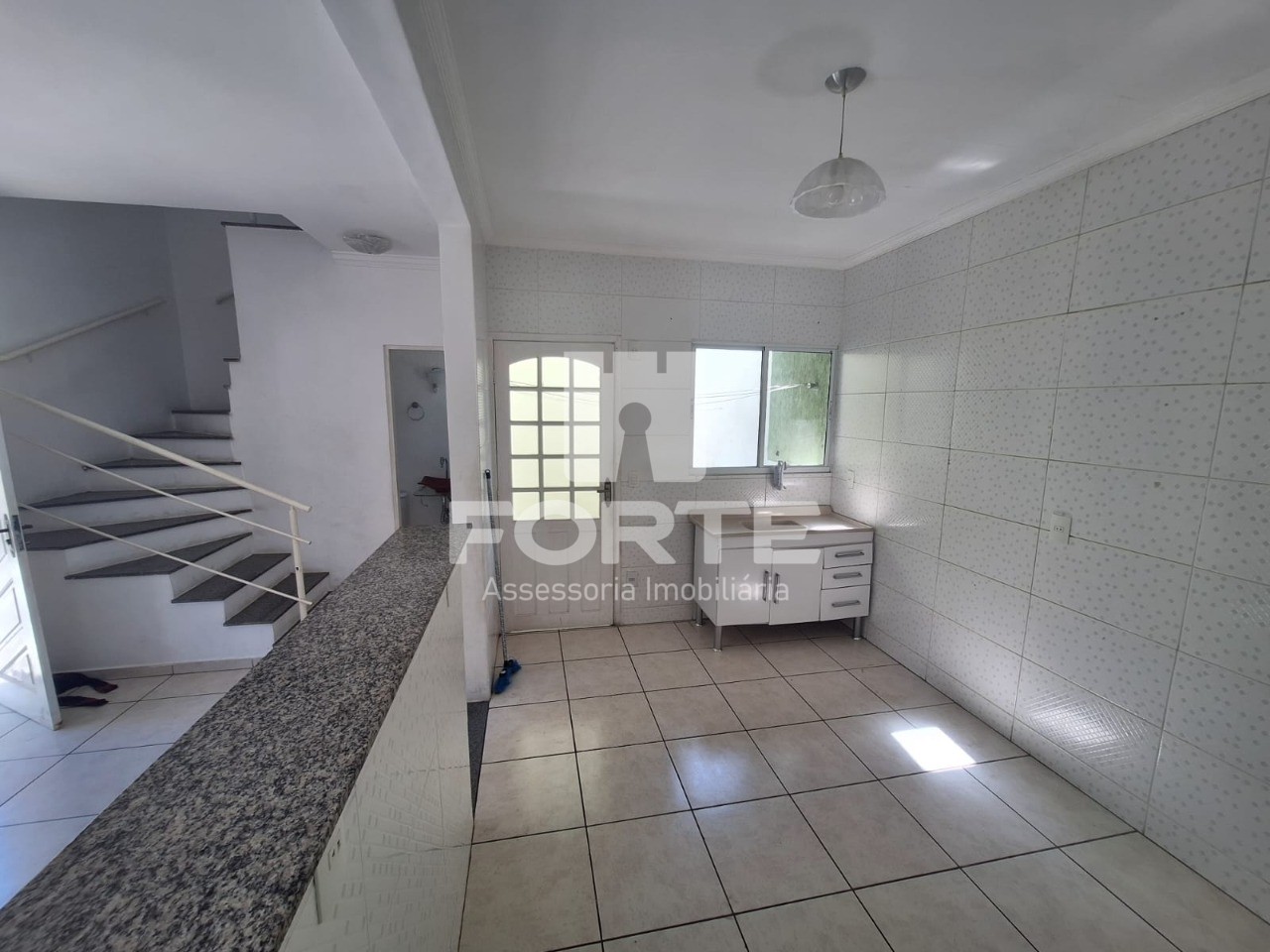 Casa à venda com 2 quartos, 68m² - Foto 1