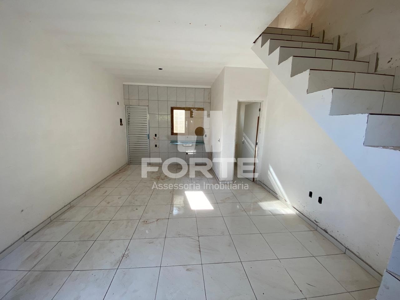 Casa à venda com 2 quartos, 57m² - Foto 2