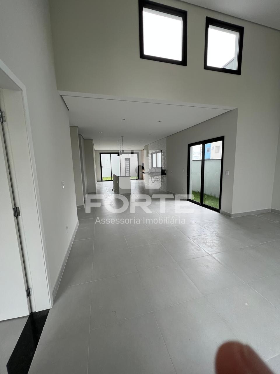 Casa à venda com 3 quartos, 183m² - Foto 2