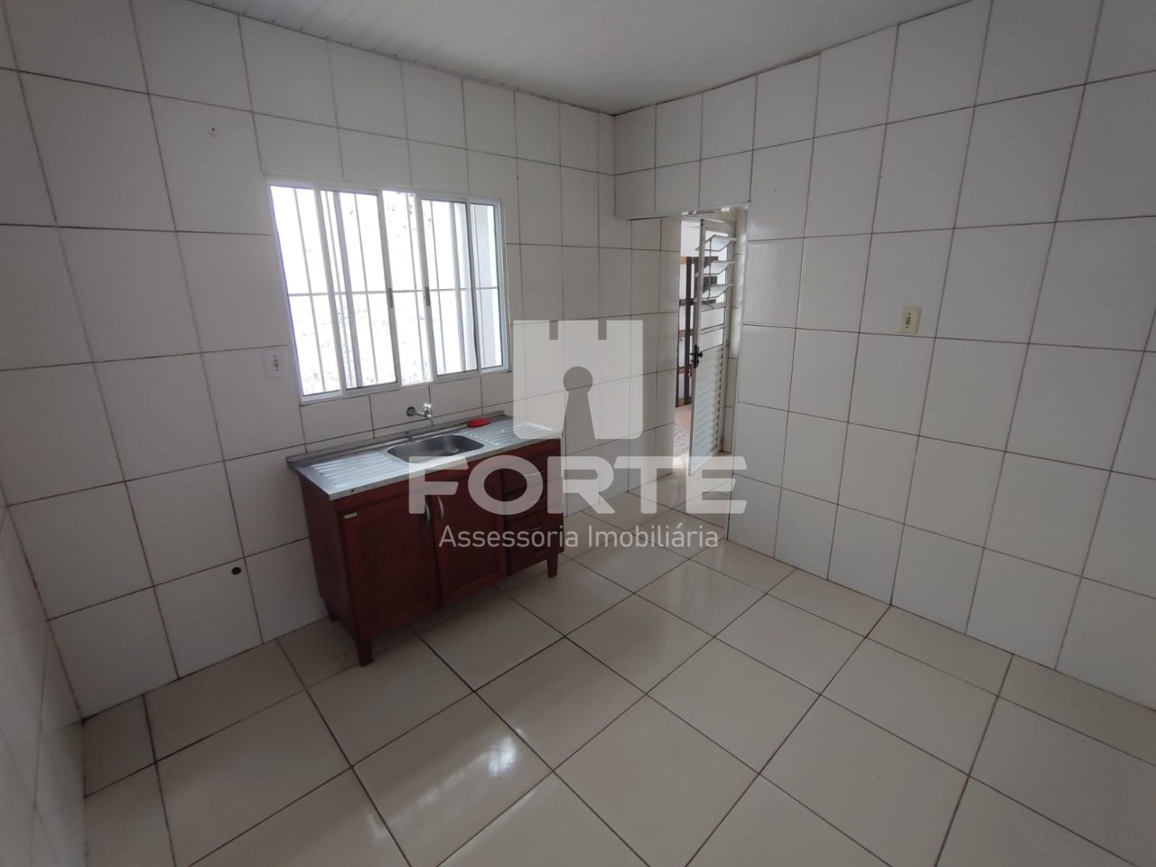 Casa à venda e aluguel com 2 quartos, 200m² - Foto 2