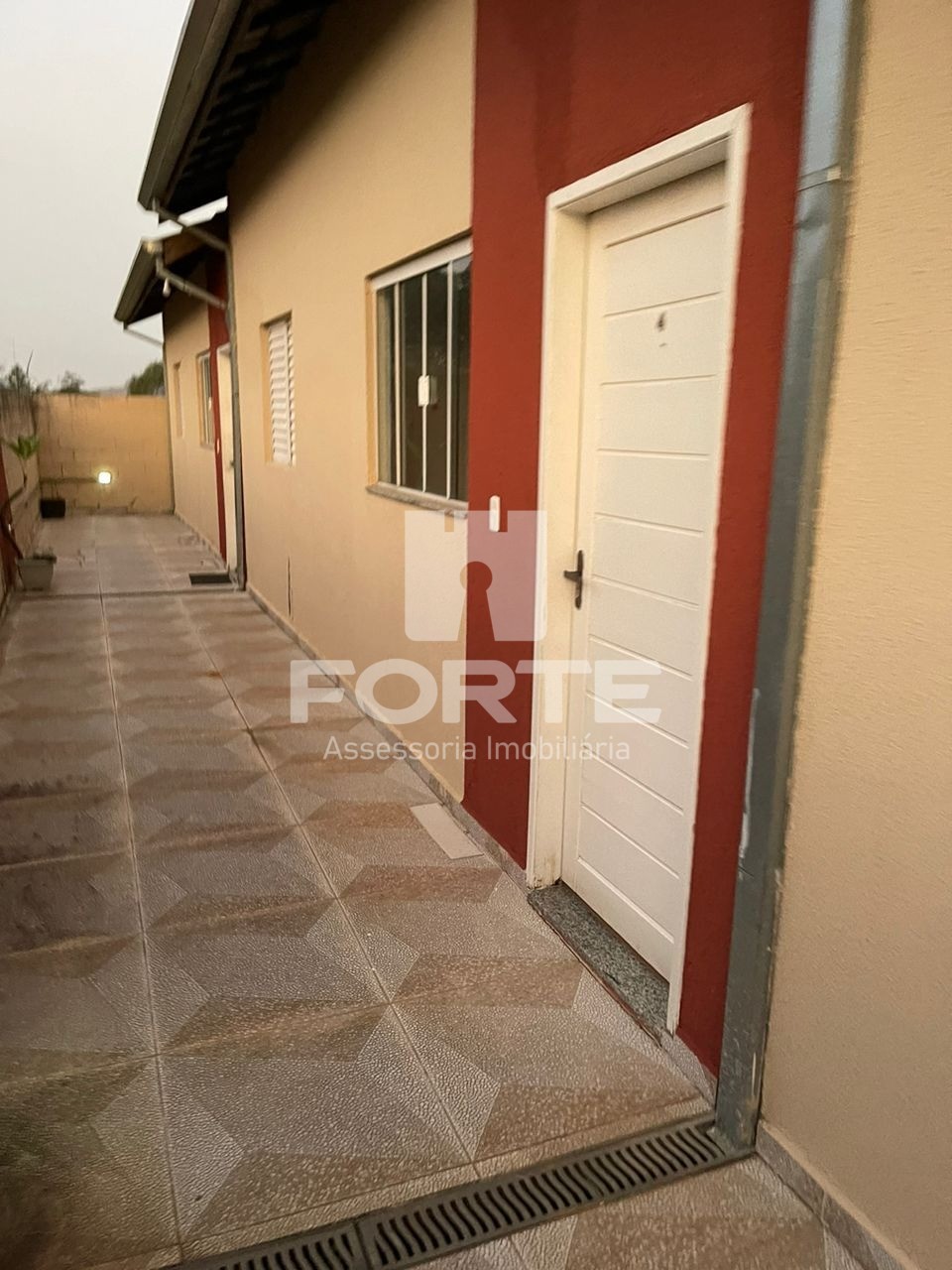 Casa à venda com 2 quartos, 60m² - Foto 1