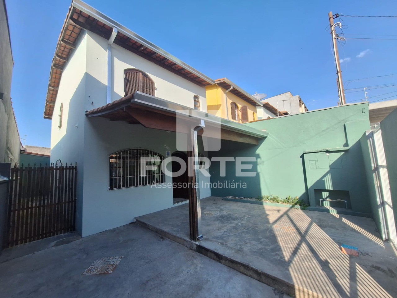 Casa à venda com 3 quartos, 125m² - Foto 1